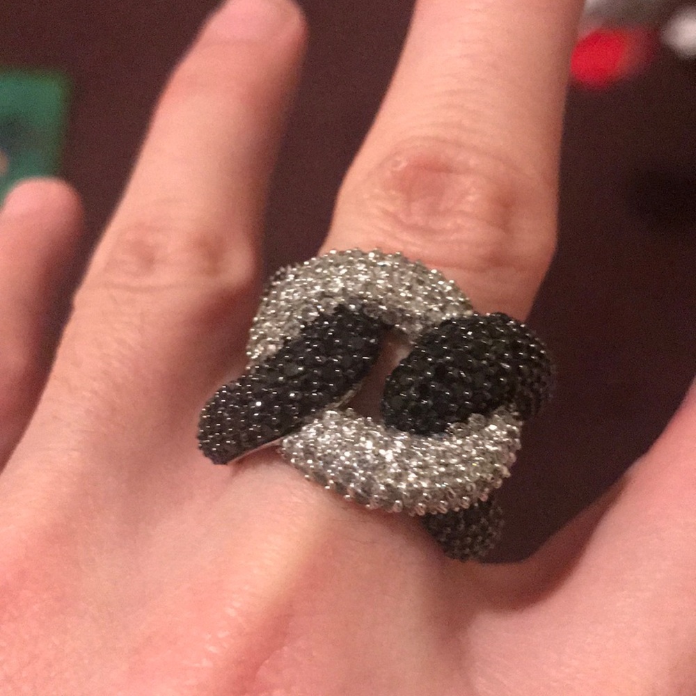 Bedazzled braided-ring with white/black crystals